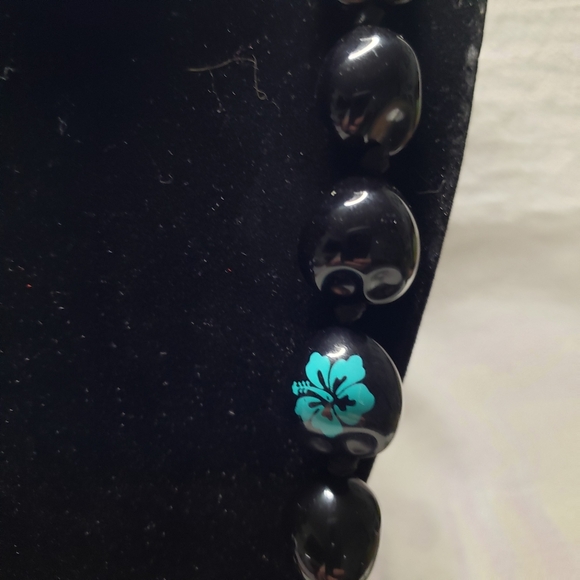 Beautiful Black Chunky Hawaiian Kukui Nut Lei Necklace with Ribbon Closure - Picture 5 of 8